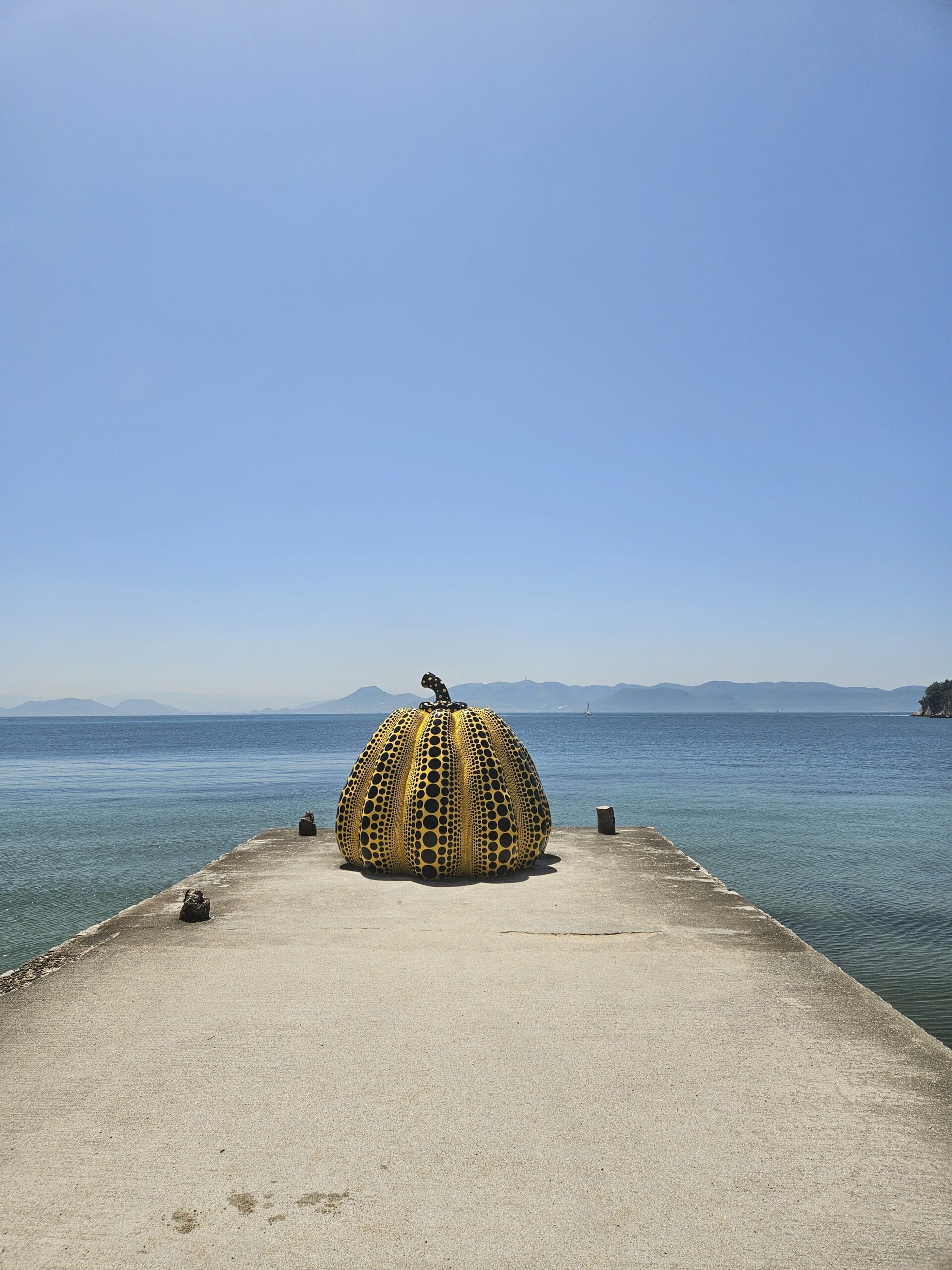 Naoshima pumpking yellow